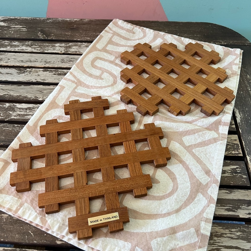 Pair of teak Crosshatch pattern trivets - Picture 3 of 6
